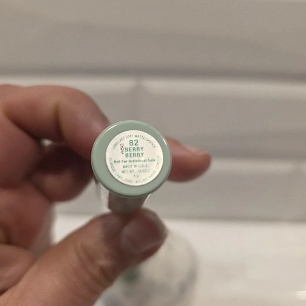 Clinique Lipstick Berry Berry #82 Long Last Soft Matte , Old Stock .14oz/4g‎